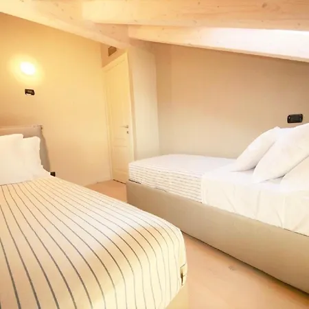 Apartament Liszt Attic By Klabhouse Bellagio